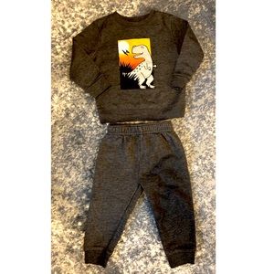2-Piece Jogging Suit With Dino On The Front Size 18 Months